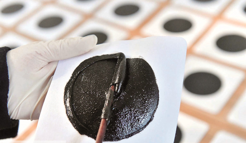 手工熬制黑膏药加工生产厂家-修康药业